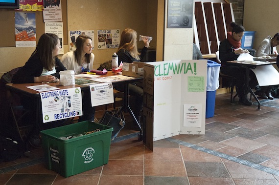 Recyclemania at Colgate. Photo by Duy Trinh '14.